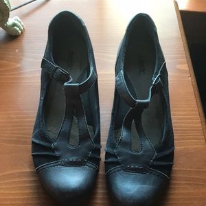 Very gently used Earth shoes